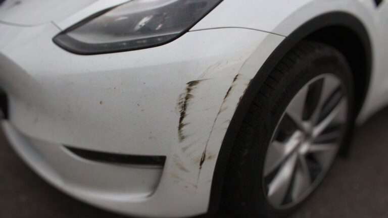 Unfallschaden an einem Tesla, begutachtet von KFZ SÜD